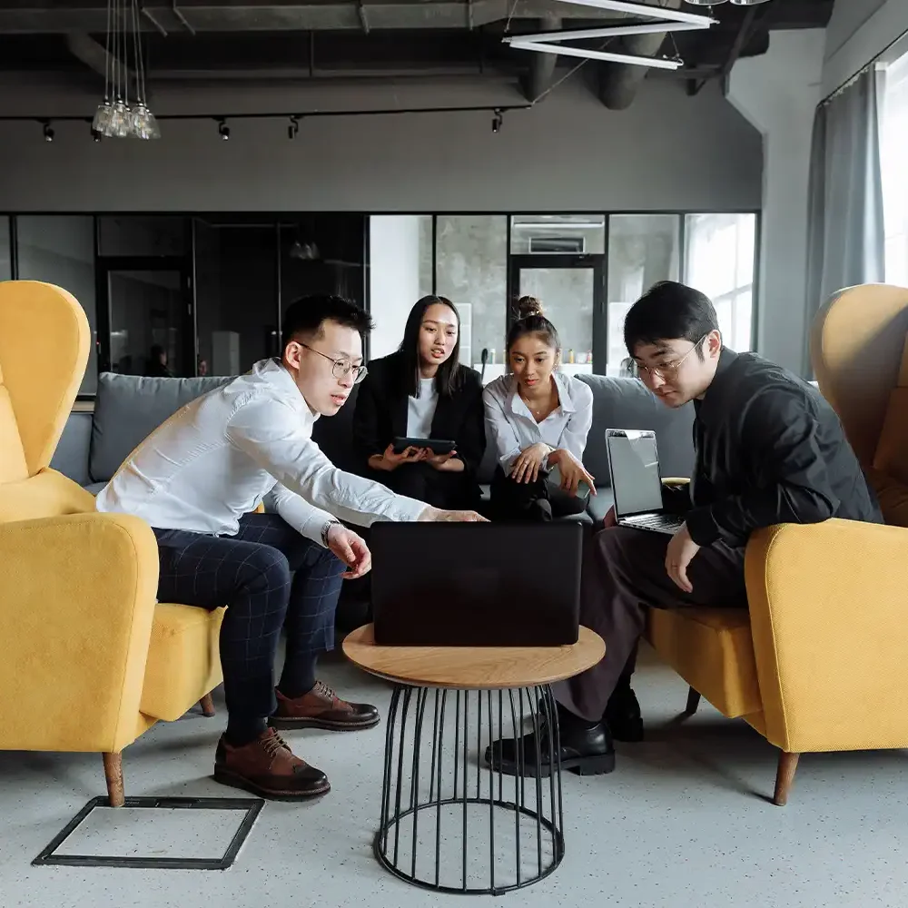 PTI - Bảo hiểm Bưu điện đồng hành cùng bạn trong cuộc sống và kinh doanh, mang lại giải pháp bảo vệ toàn diện, an tâm vững bước tương lai.